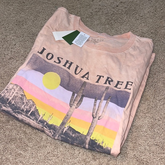 Zoe + Liv Tops - T shirt